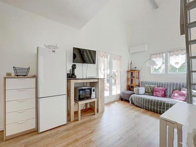 Maisonnette Kalis Calme Avec Climatisation Parking Jardin Cadre Campagne Plages A Pieds Bandol Exterior photo